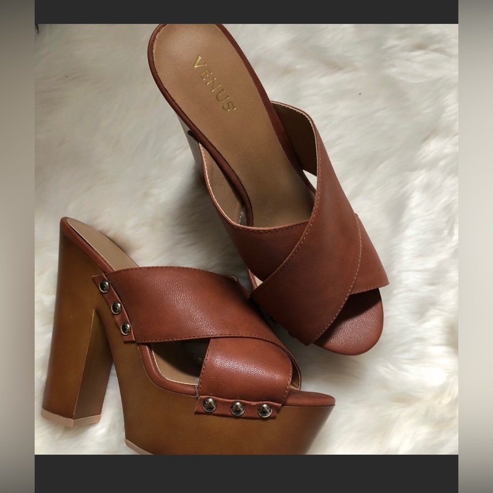 Venus brown leather heels